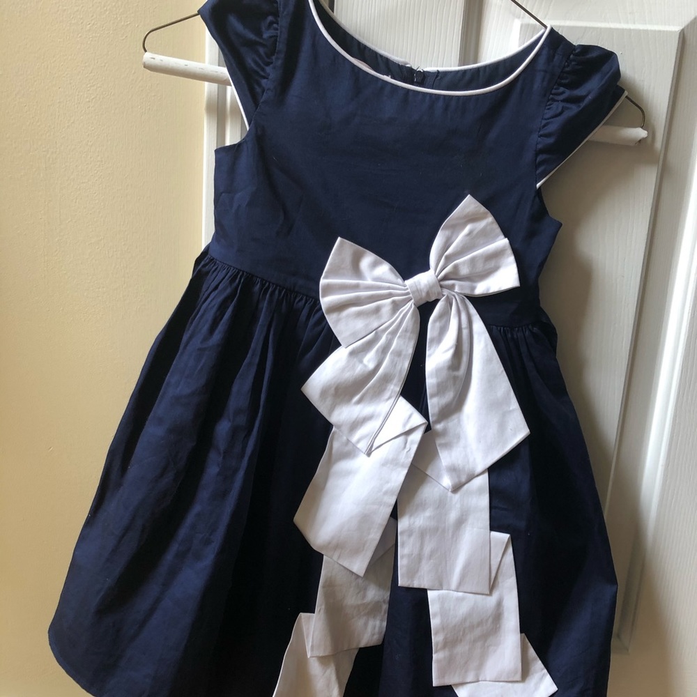 Biscotti size 5 Navy w/white bow down front